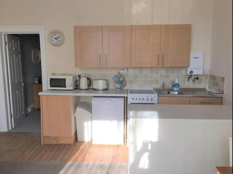 Spacious 1 Bedroom Apartment Near Seafront Пензанс Экстерьер фото